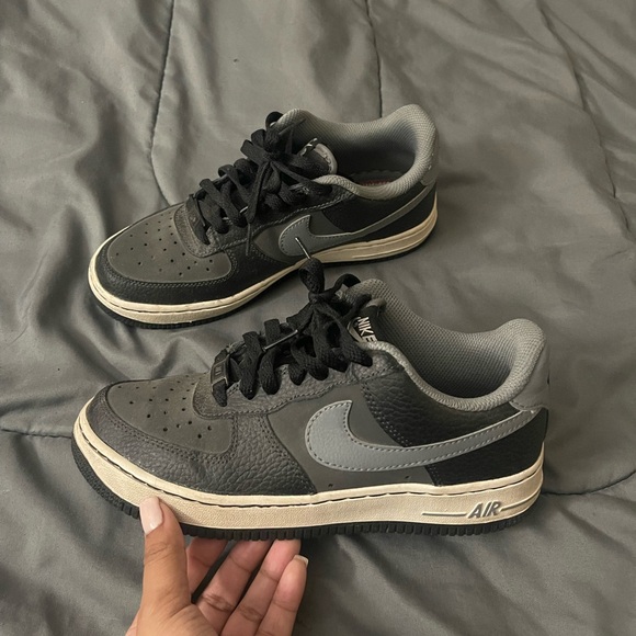 Air Force 1 - Picture 1 of 3